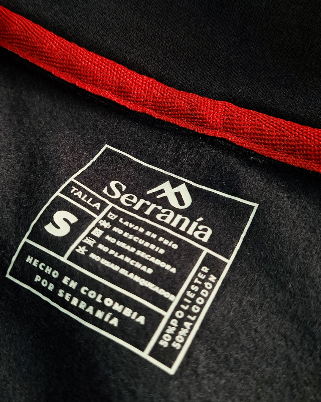 Buzo cuello alto Elite -  Negro